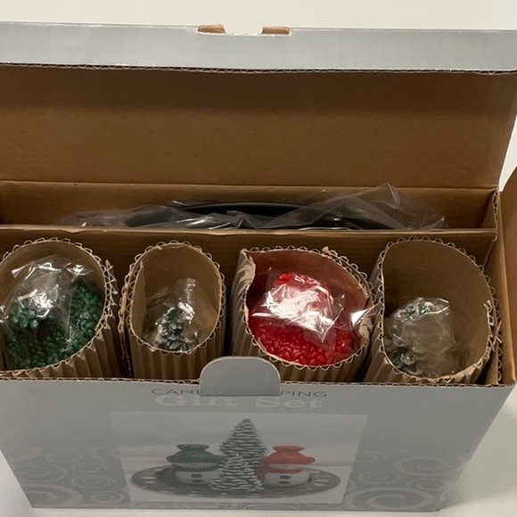 Snowmen & Pine Tree Candle Gift Set 5 Pieces - Picture 5 of 6